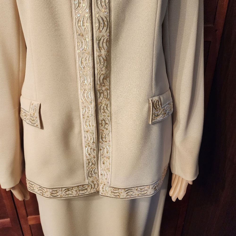 Women's Skirt Suit - Picture 8 of 14